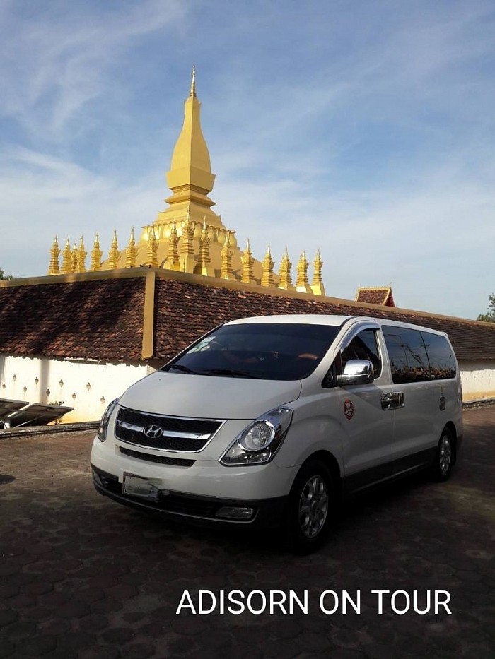 Hyundai H1 รถตู้นำเที่ยวใน สปป.ลาว